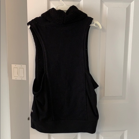 Vest - Picture 2 of 3